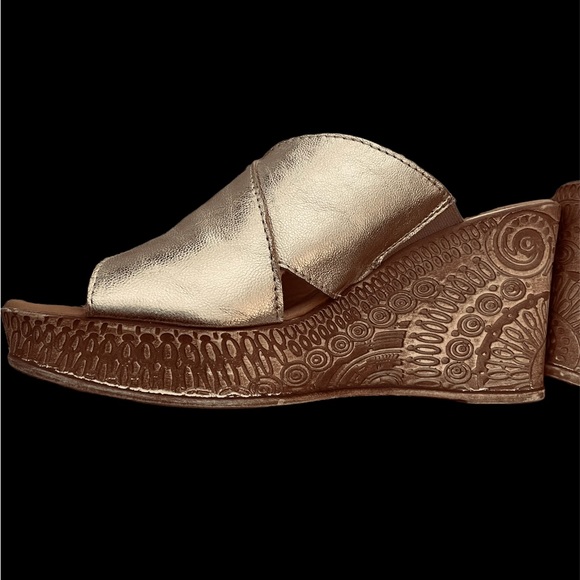 Wide width Gold leather open-toe wedges w/carved detail - Picture 1 of 4